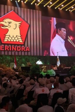 Prabowo Subianto Imbau Harga Tiket Pesawat dan Haji Harus Turun: Rakyat Harapkan Hasil Nyata!